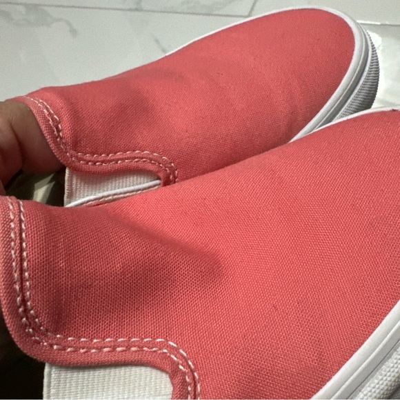 Slip on Vans women’s size 7 salmon color - Picture 6 of 6